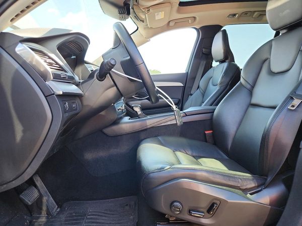 2022 VOLVO XC90