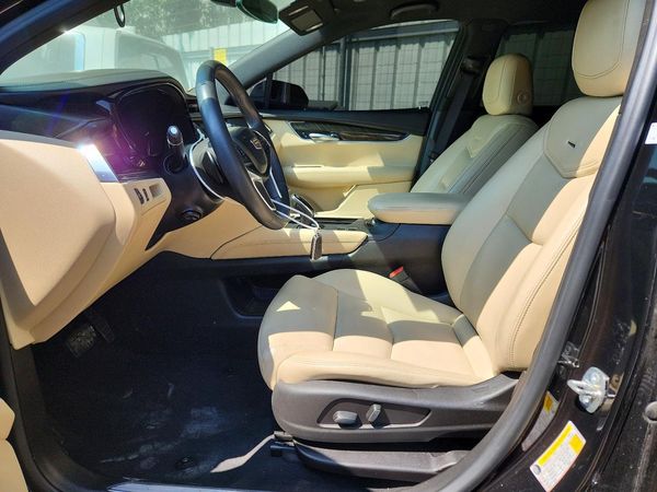 2017 CADILLAC XT5