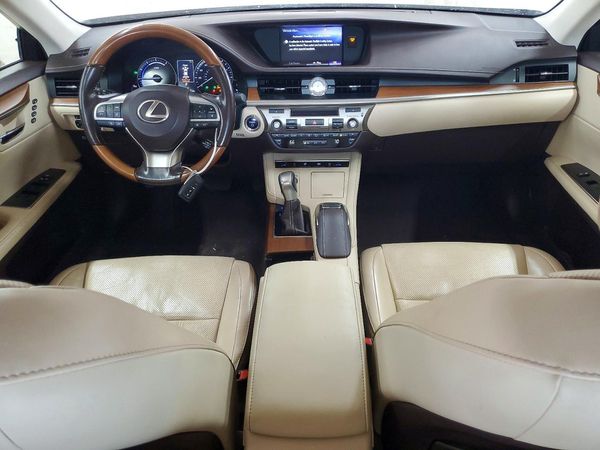 2017 LEXUS ES 300h