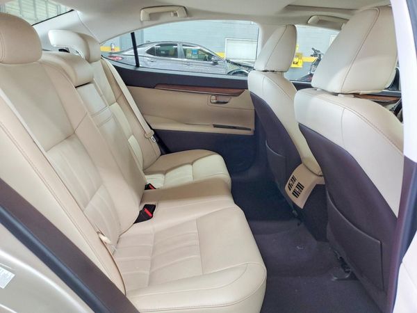 2017 LEXUS ES 300h