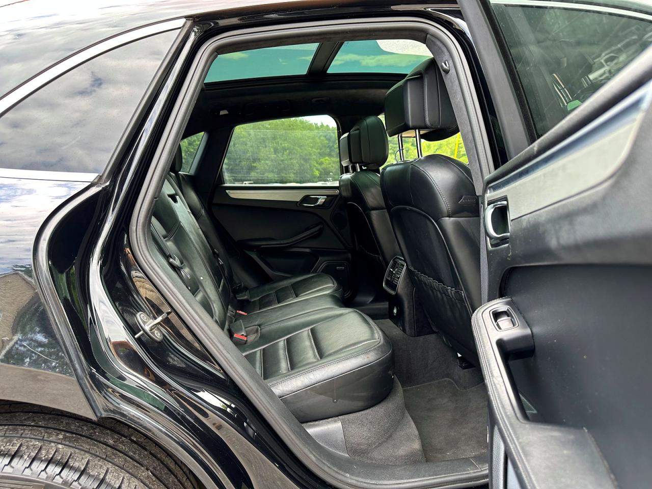 2016 PORSCHE MACAN