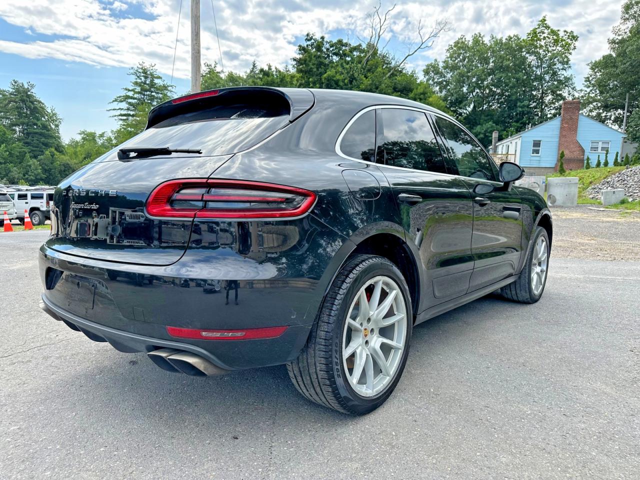 2016 PORSCHE MACAN