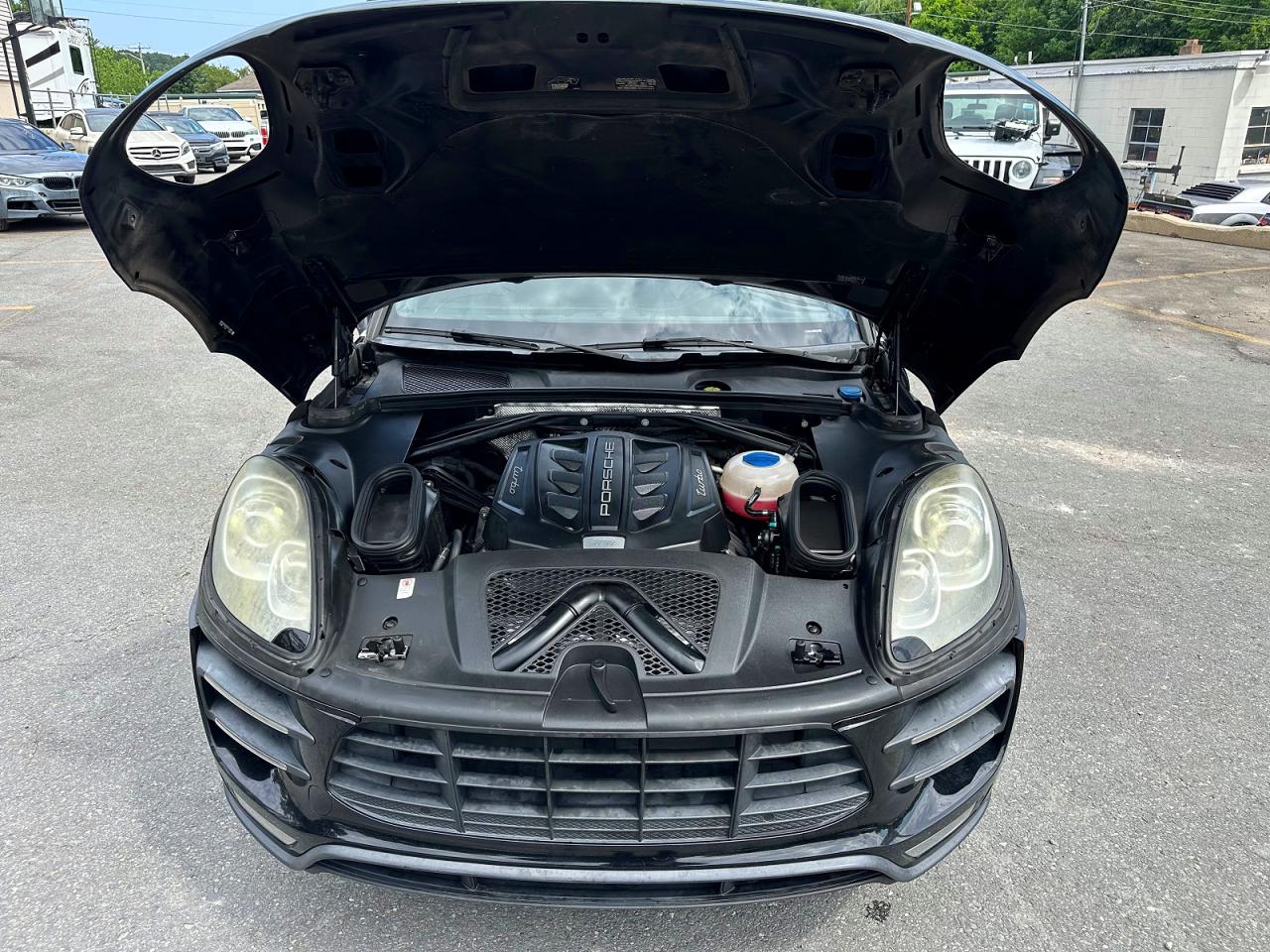 2016 PORSCHE MACAN