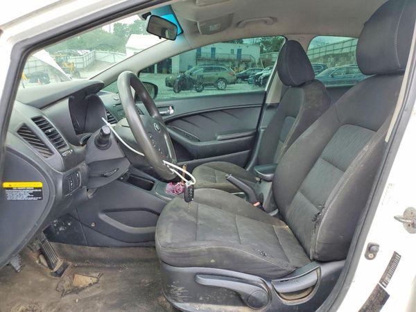 2016 KIA FORTE GL (Middle-Low Grade)