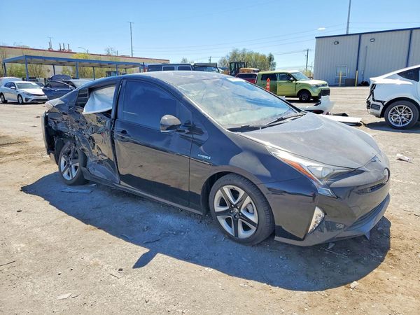 2016 TOYOTA PRIUS