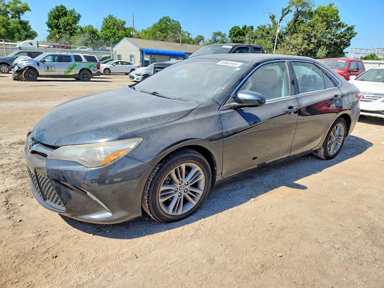 2017 TOYOTA CAMRY LE/SE/XLE/XSE — Front 3/4
