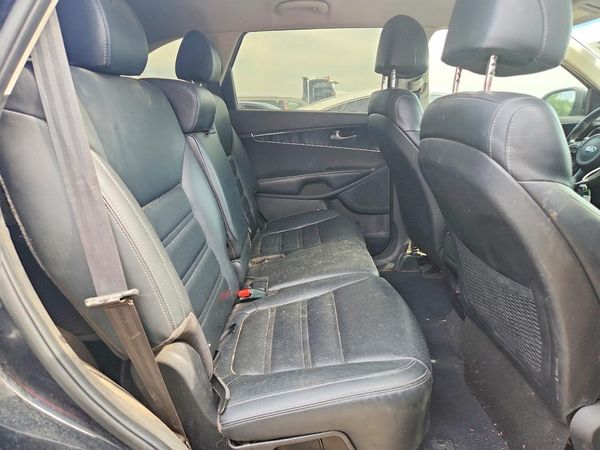 2017 KIA SORENTO L, LX