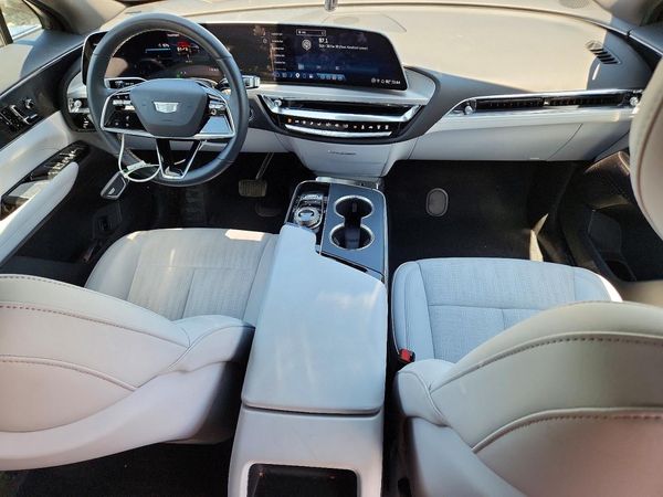 2025 CADILLAC LYRIQ Luxury 1