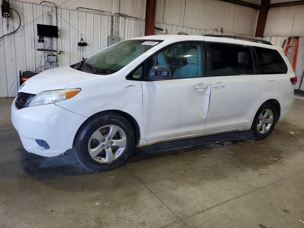 2014 TOYOTA SIENNA