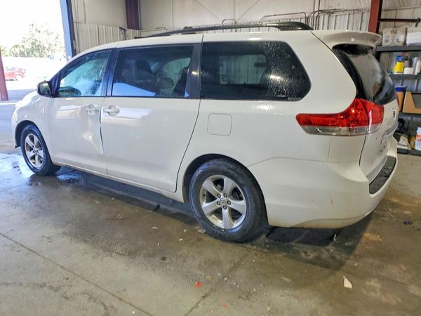 2014 TOYOTA SIENNA