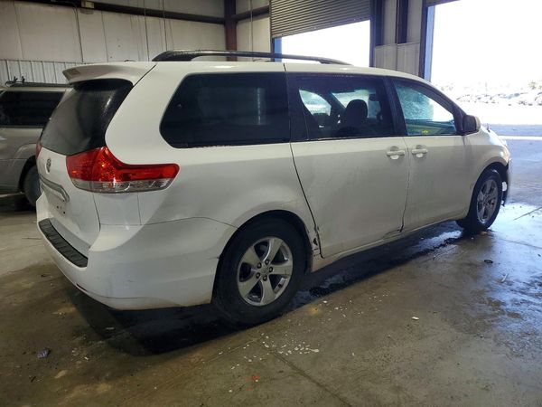 2014 TOYOTA SIENNA