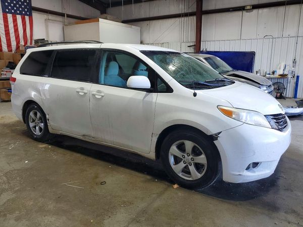 2014 TOYOTA SIENNA