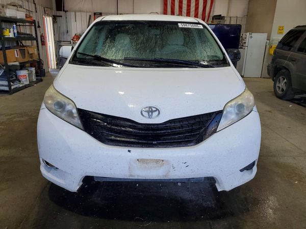 2014 TOYOTA SIENNA