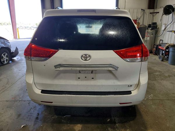 2014 TOYOTA SIENNA