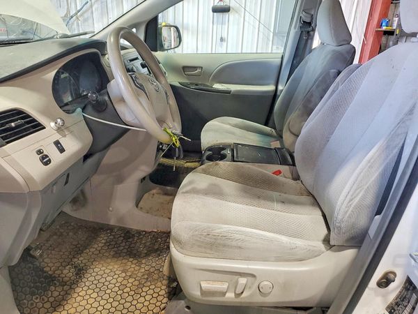 2014 TOYOTA SIENNA