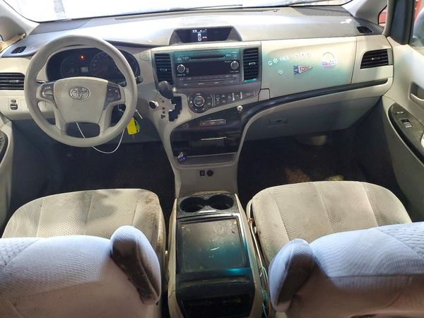 2014 TOYOTA SIENNA