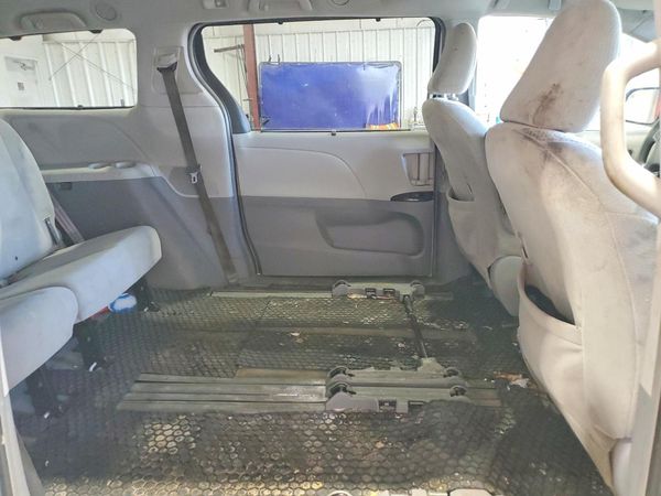 2014 TOYOTA SIENNA