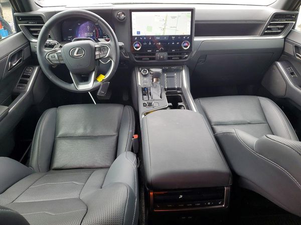 2024 LEXUS GX 550