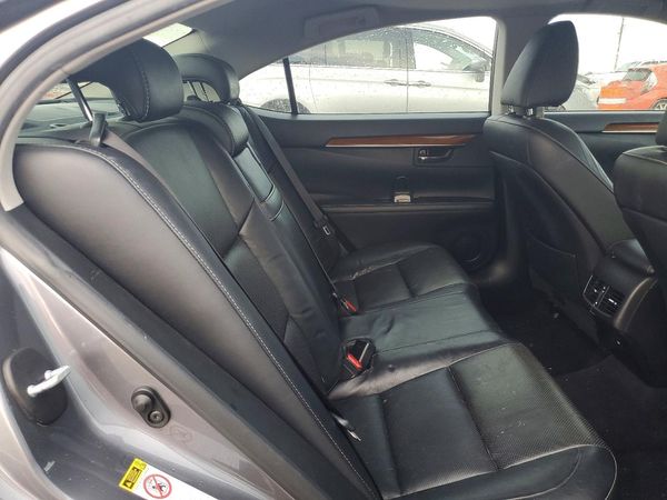 2015 LEXUS ES 300h