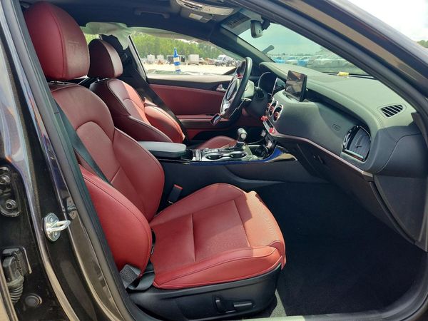 2023 KIA STINGER GT-Line