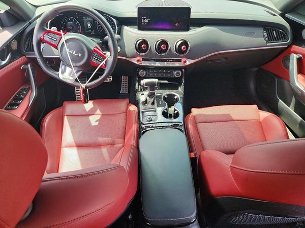 2023 KIA STINGER GT-Line