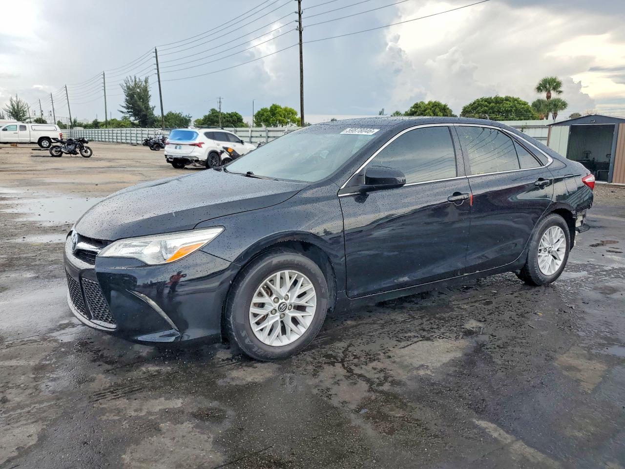 2016 TOYOTA CAMRY