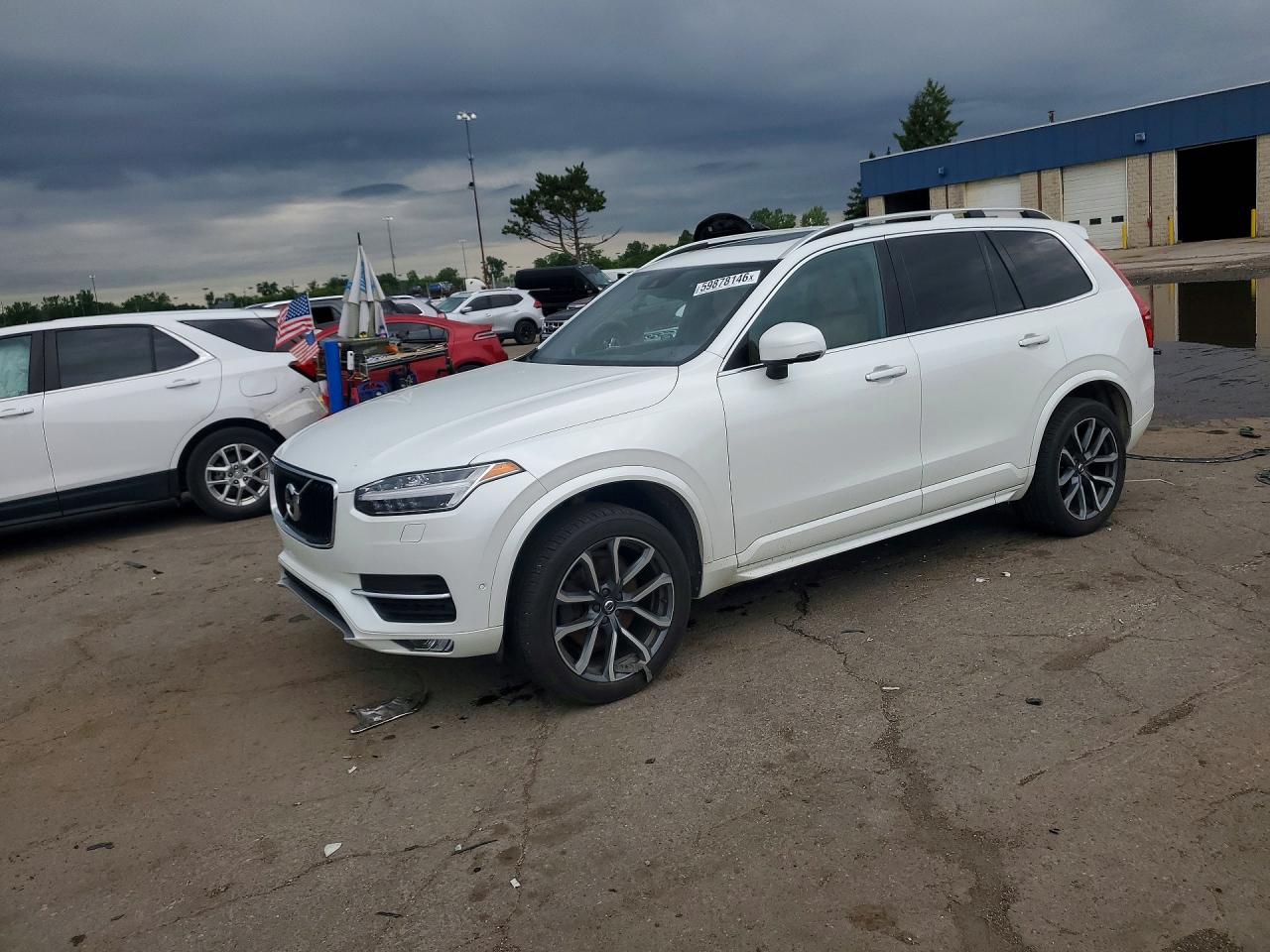 2018 VOLVO XC90 Momentum