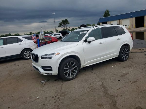 2018 VOLVO XC90 Momentum