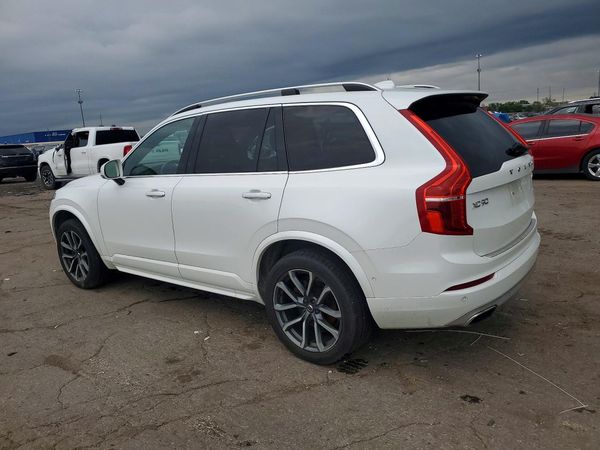 2018 VOLVO XC90 Momentum