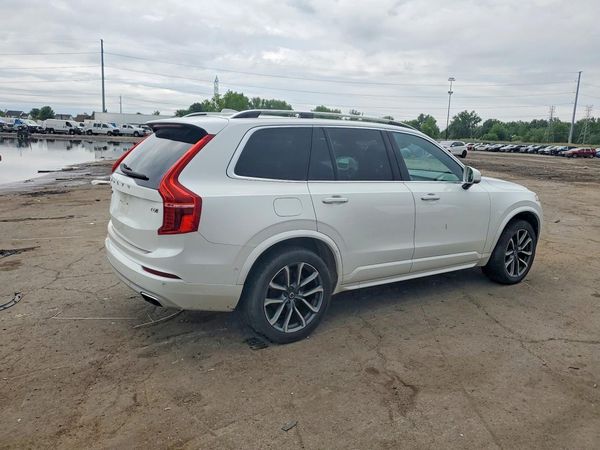 2018 VOLVO XC90 Momentum