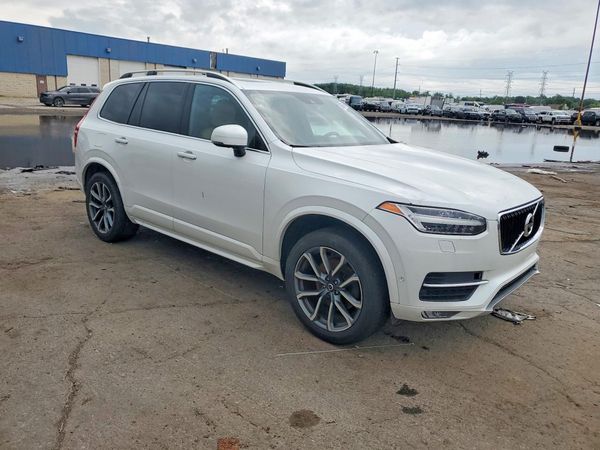 2018 VOLVO XC90 Momentum
