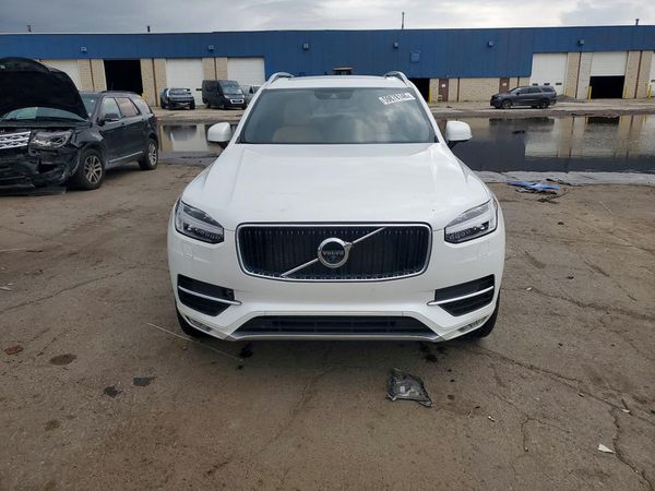 2018 VOLVO XC90 Momentum