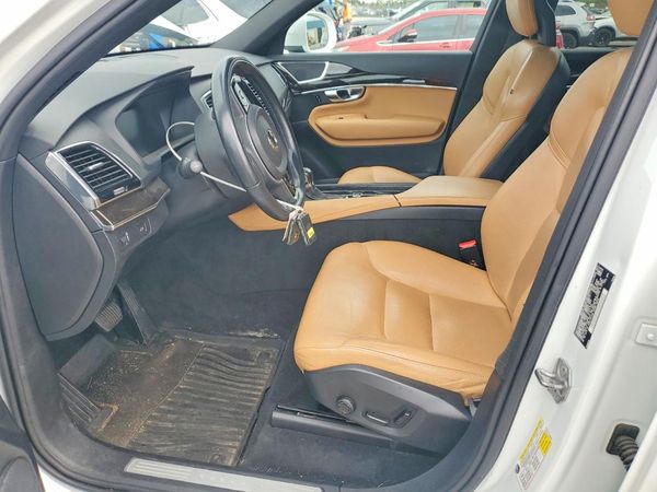 2018 VOLVO XC90 Momentum