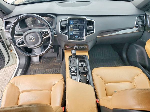 2018 VOLVO XC90 Momentum