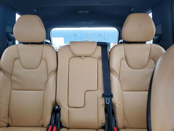 2018 VOLVO XC90 Momentum
