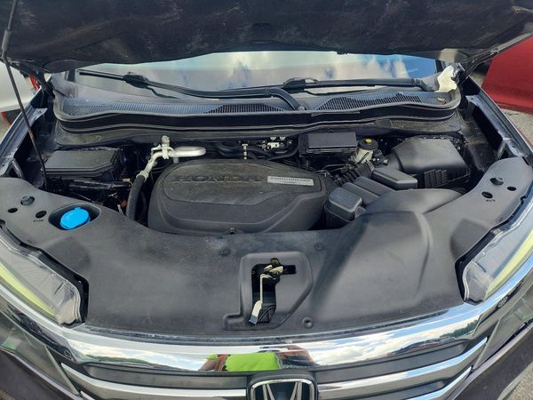 2017 HONDA PILOT EXL — Engine bay