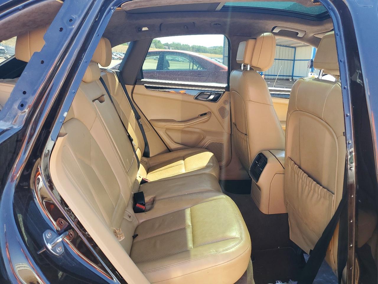 2016 PORSCHE MACAN