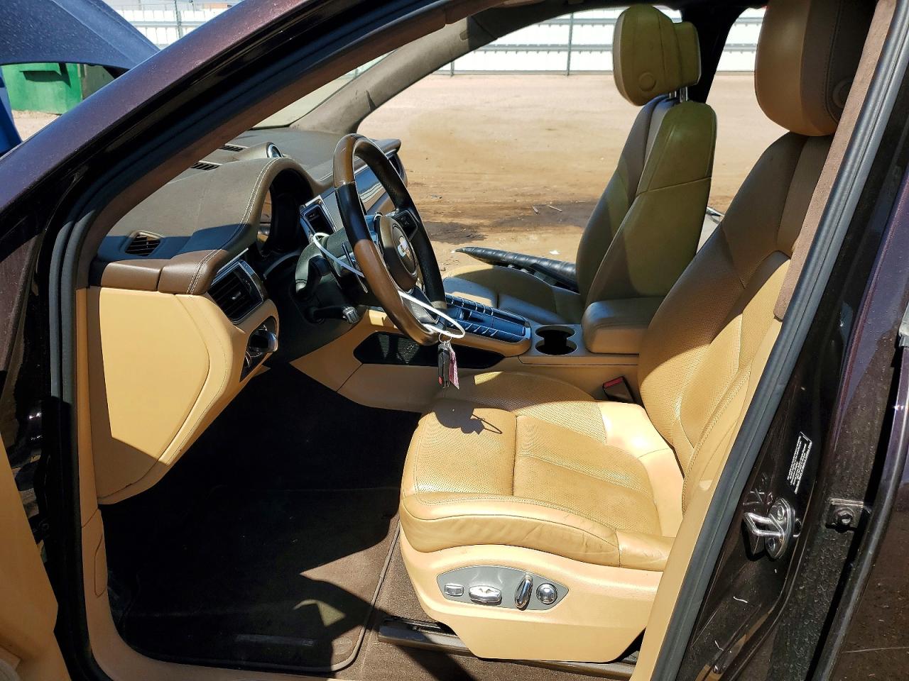 2016 PORSCHE MACAN
