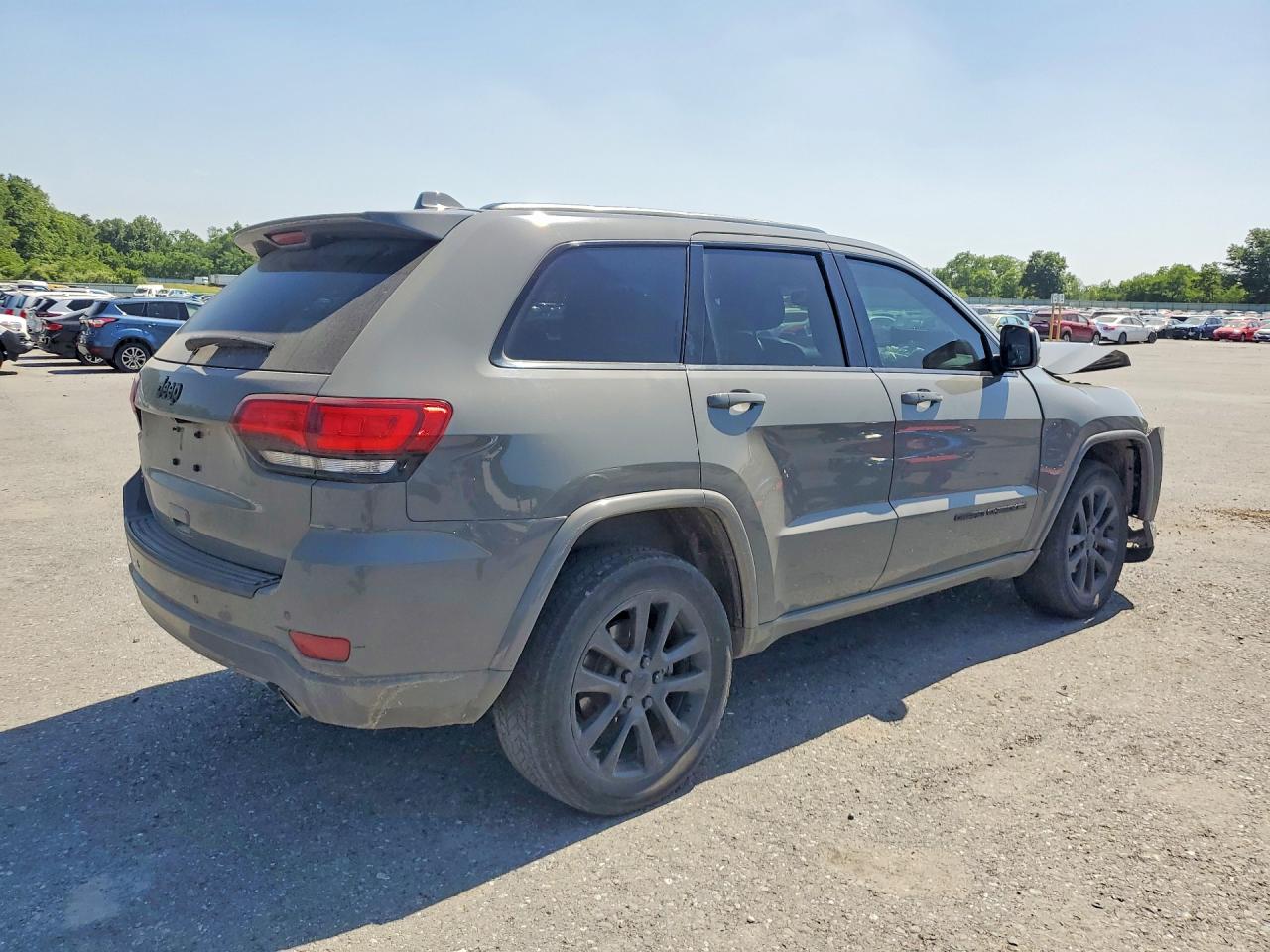 2020 JEEP GRAND CHEROKEE LAREDO 4X4