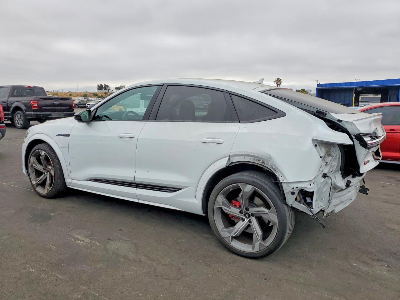 2024 AUDI SQ8 E-TRON quattro Premium Plus