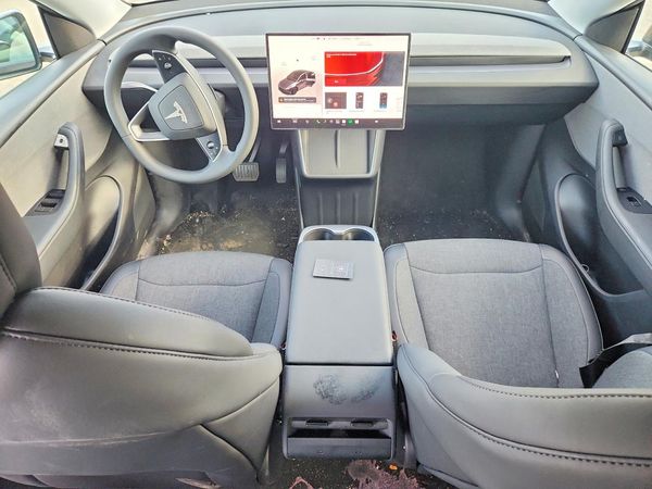 2026 TESLA MODEL Y
