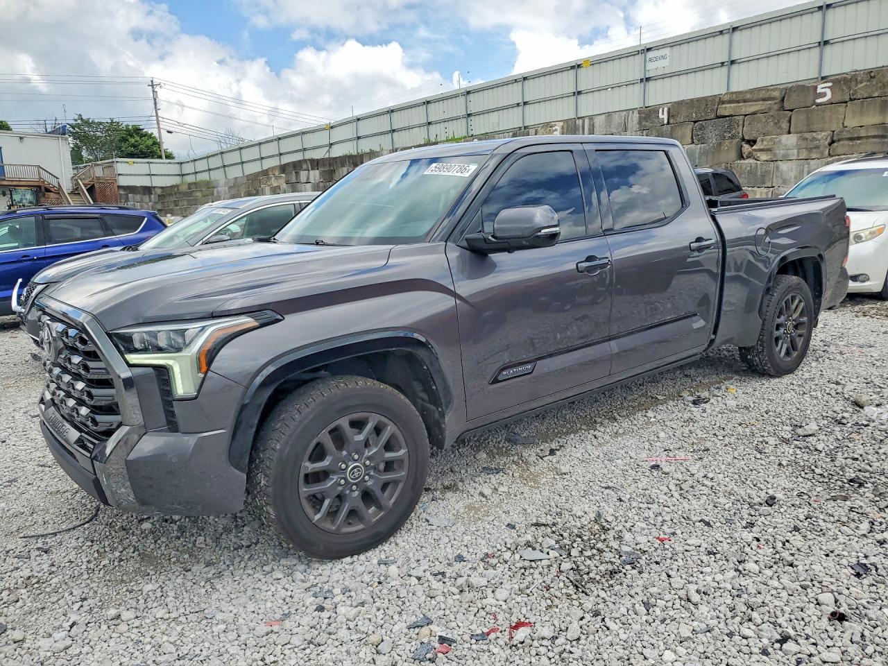 2022 TOYOTA TUNDRA Platinum