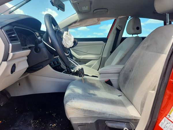2019 VOLKSWAGEN JETTA S, SE, R-Line — DENT