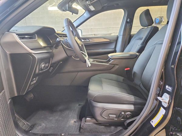 2025 JEEP GRAND CHEROKEE Laredo, Altitude