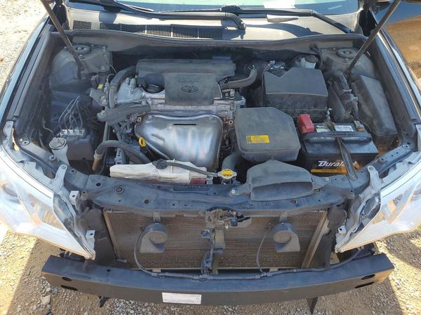 2012 TOYOTA CAMRY — Engine bay
