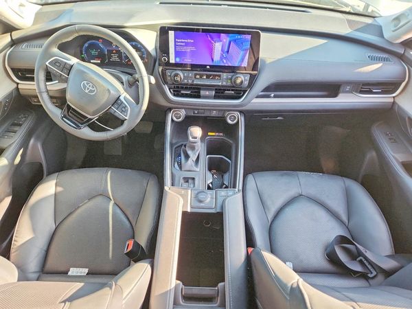 2025 TOYOTA GRAND HIGH