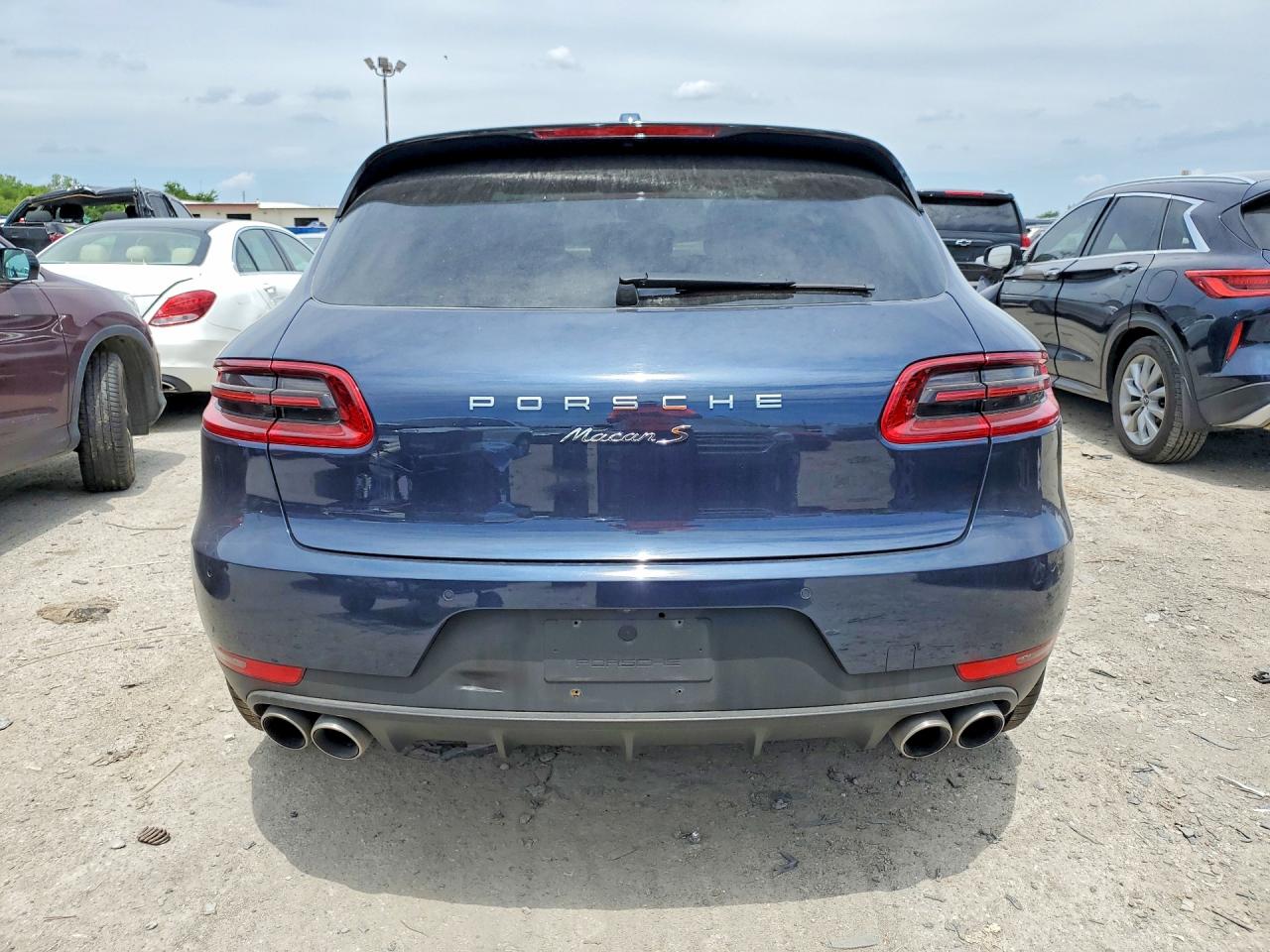 2015 PORSCHE MACAN