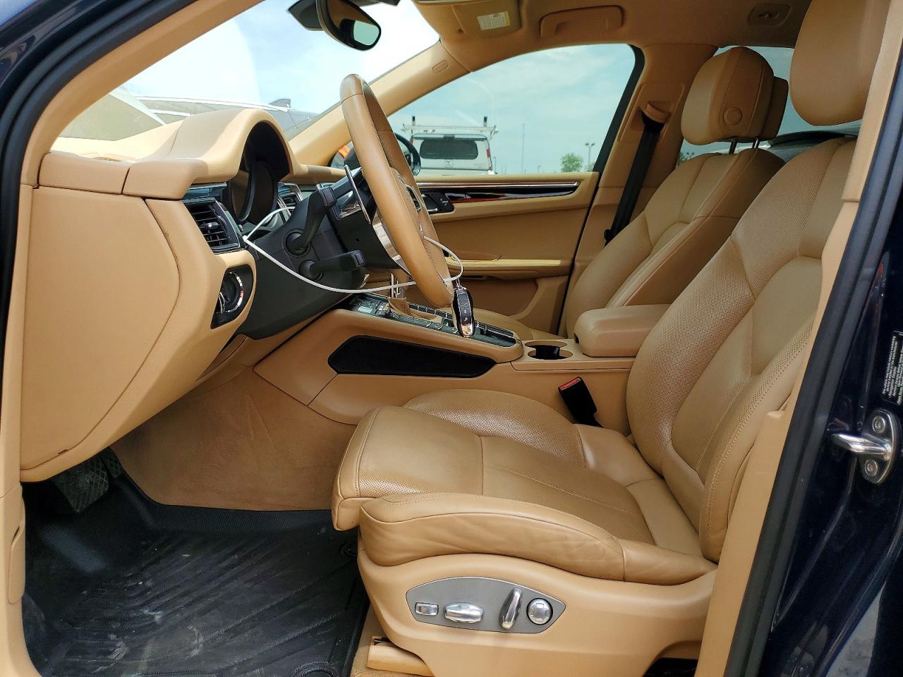 2015 PORSCHE MACAN
