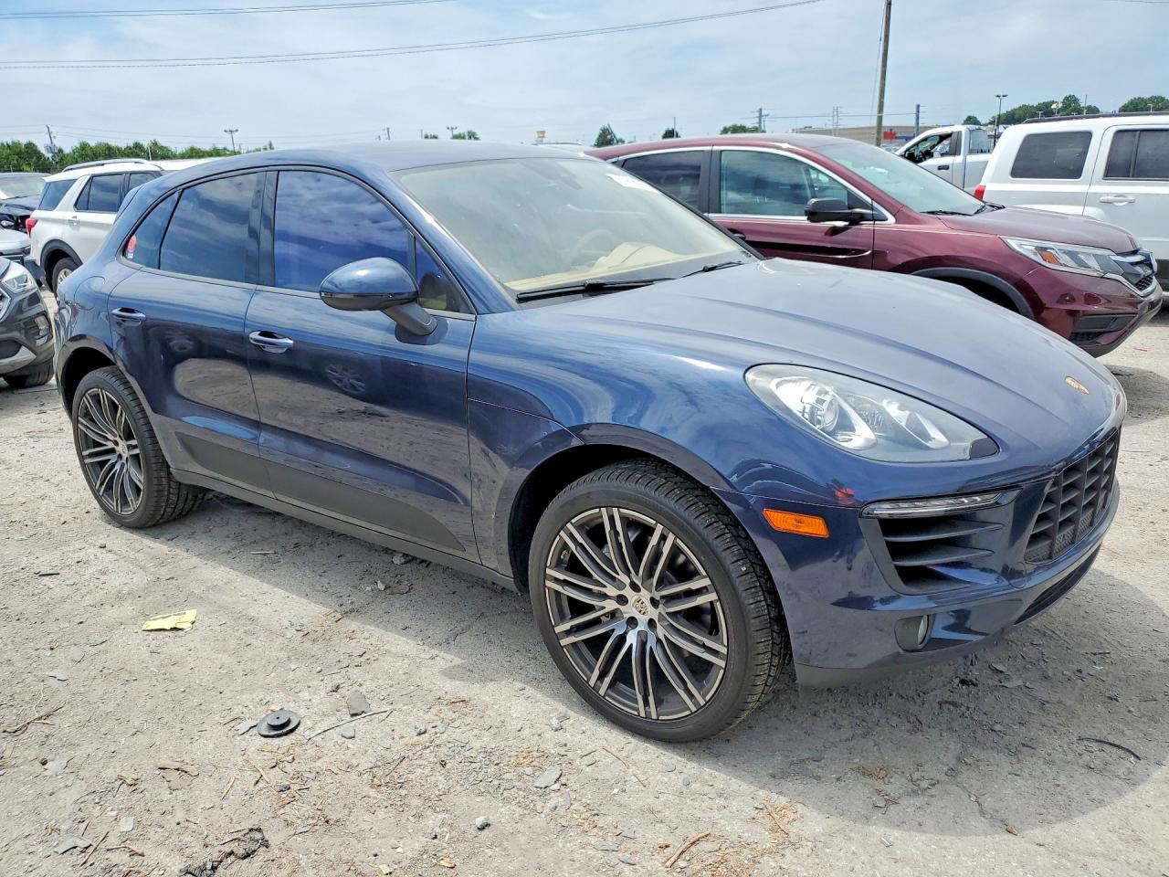 2015 PORSCHE MACAN