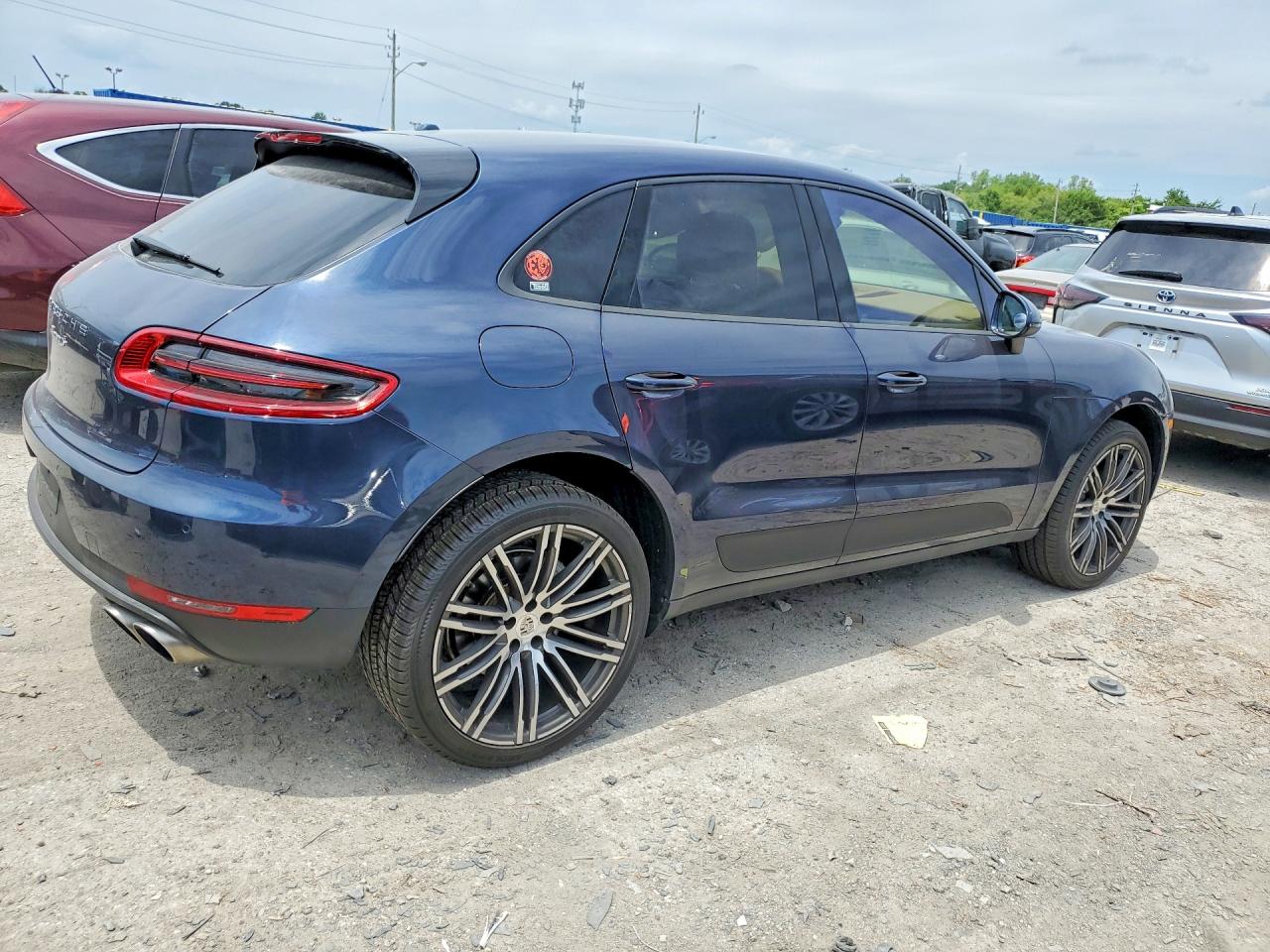 2015 PORSCHE MACAN